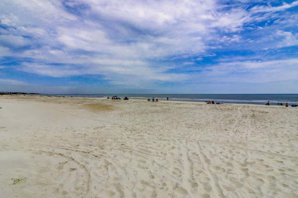 Charming condo with shared pools and hot tub, high-speed WiFi, and central AC