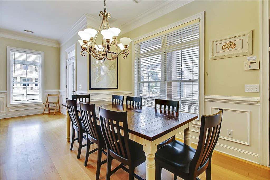 Dog friendly home with private pool, WiFi, WD & central AC snowbird friendly