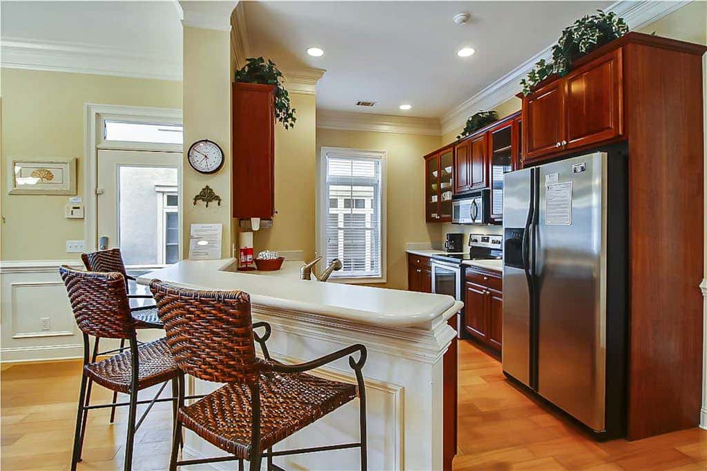 Dog friendly home with private pool, WiFi, WD & central AC snowbird friendly