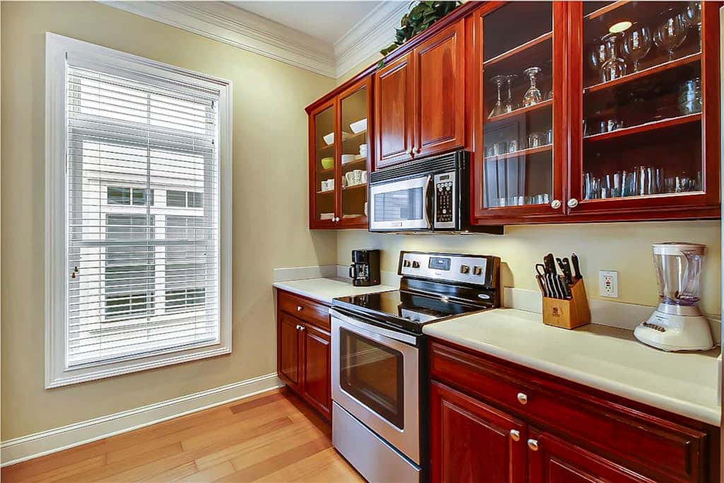 Dog friendly home with private pool, WiFi, WD & central AC snowbird friendly