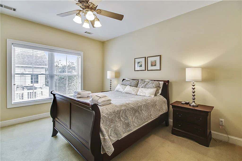 Dog friendly home with private pool, WiFi, WD & central AC snowbird friendly