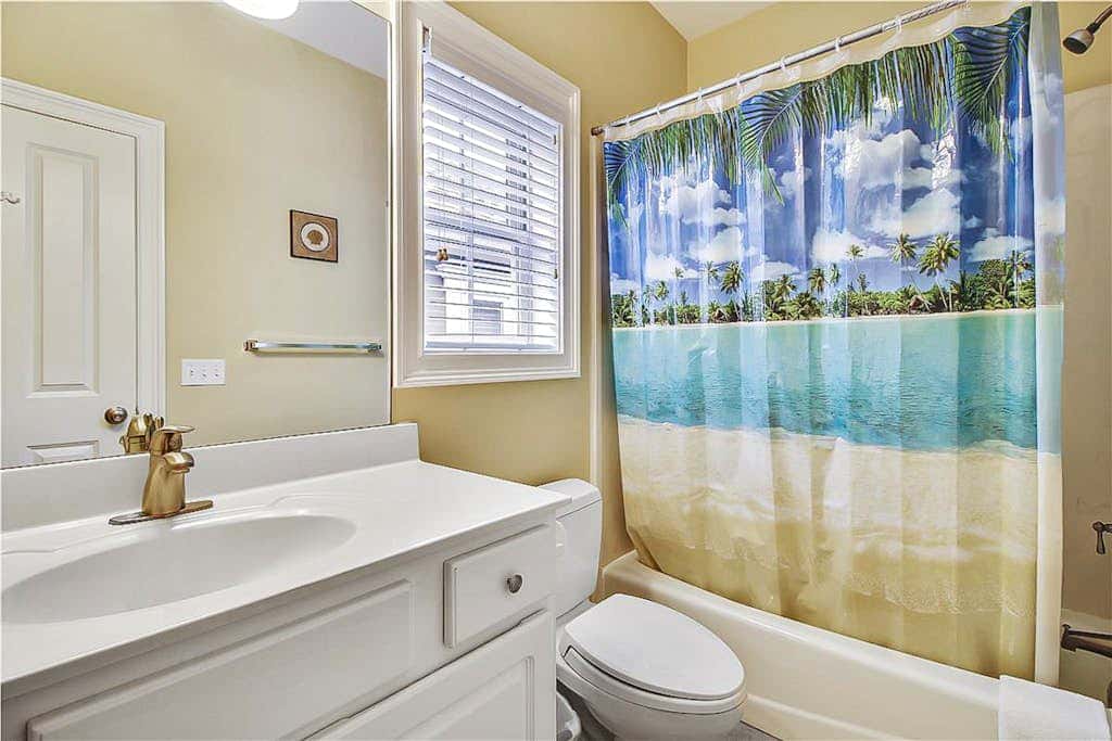 Dog friendly home with private pool, WiFi, WD & central AC snowbird friendly