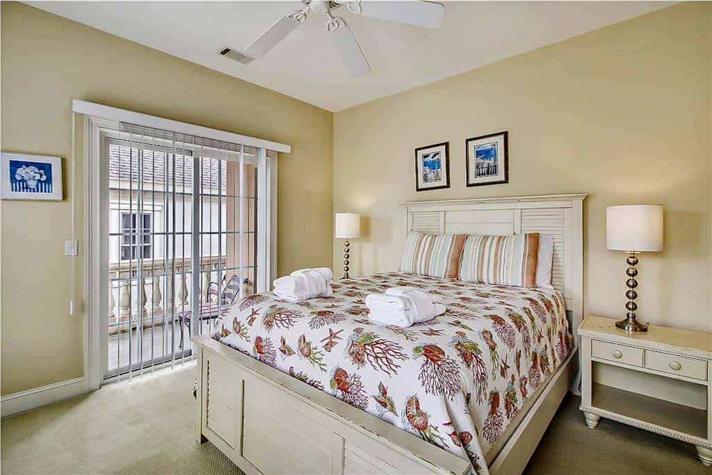 Dog friendly home with private pool, WiFi, WD & central AC snowbird friendly