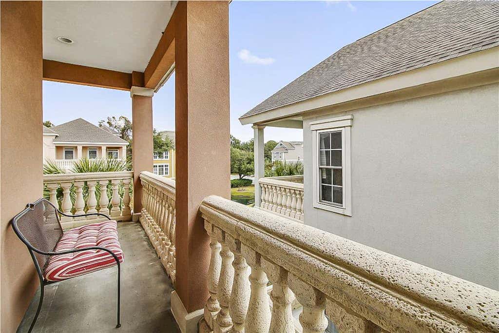 Dog friendly home with private pool, WiFi, WD & central AC snowbird friendly