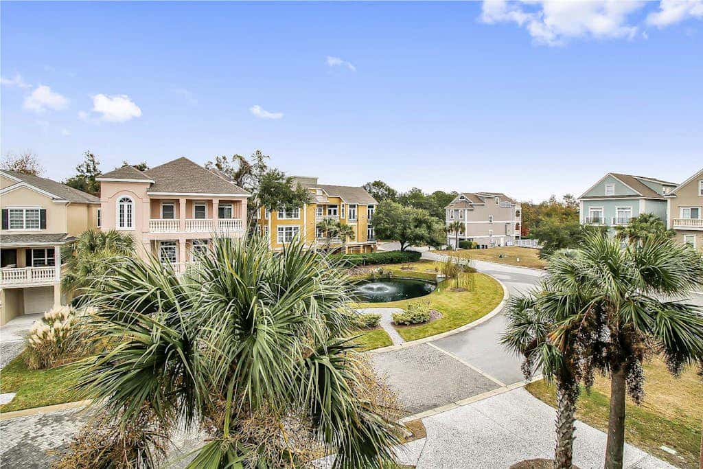 Dog friendly home with private pool, WiFi, WD & central AC snowbird friendly