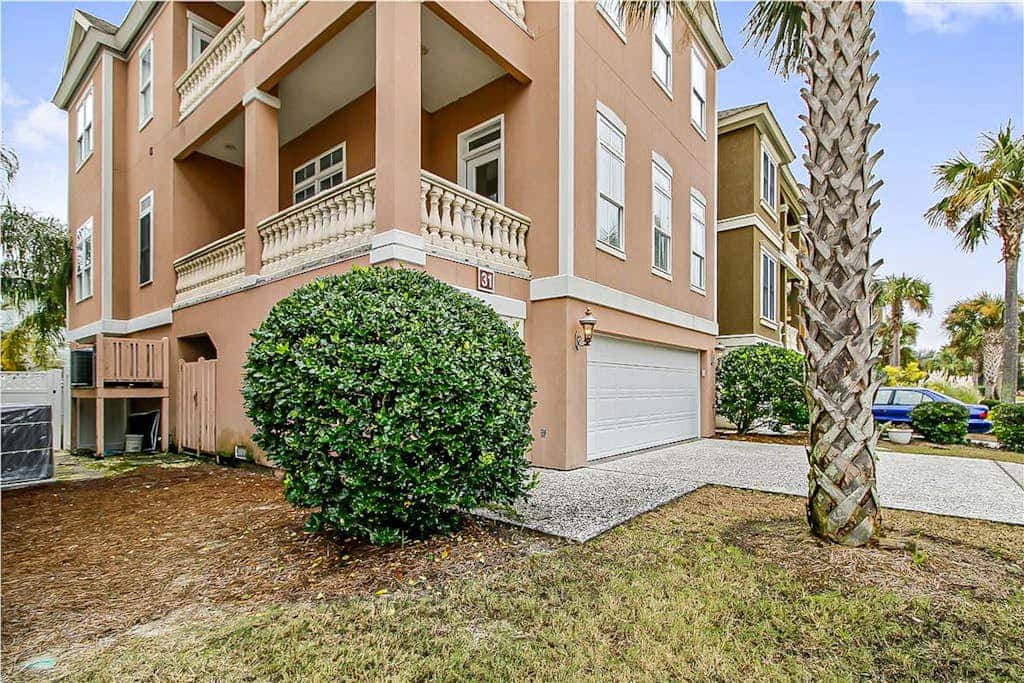 Dog friendly home with private pool, WiFi, WD & central AC snowbird friendly