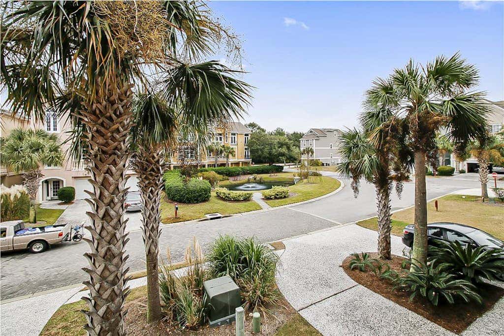 Dog friendly home with private pool, WiFi, WD & central AC snowbird friendly