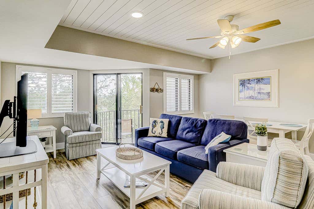 Dreamy Villa island getaway with pool,tennis & balcony
