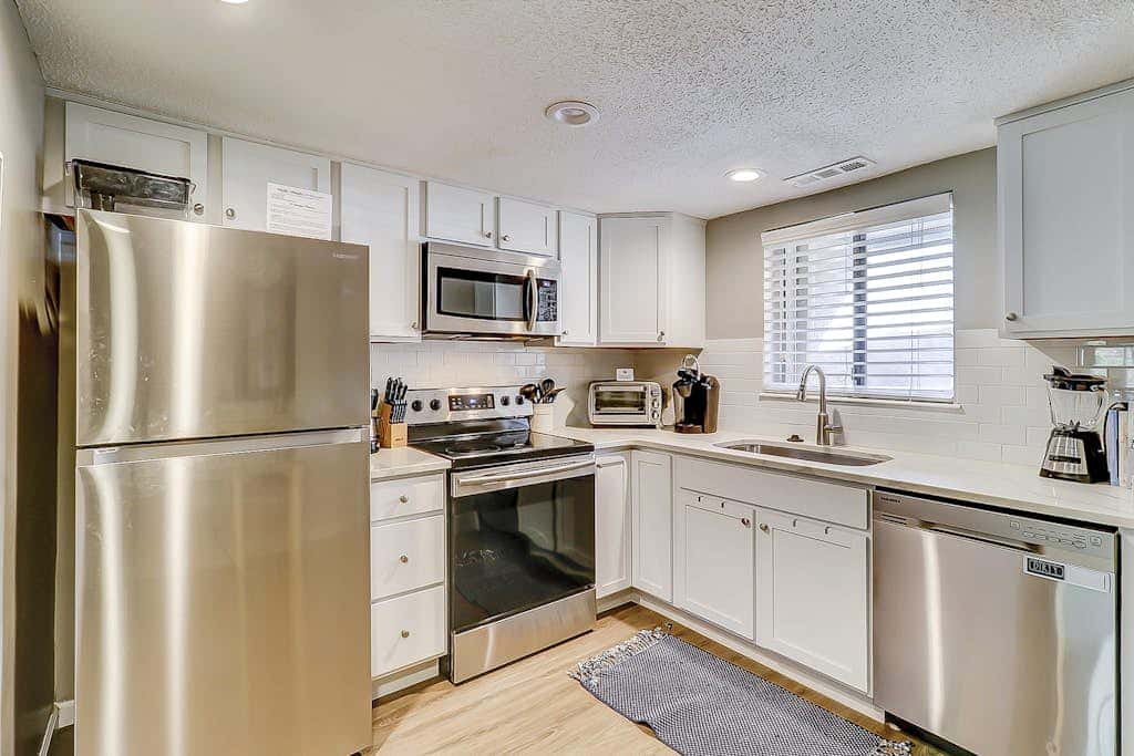 Snowbird dog friendly villa with WiFi, 2 patios, & grill  pool beach access