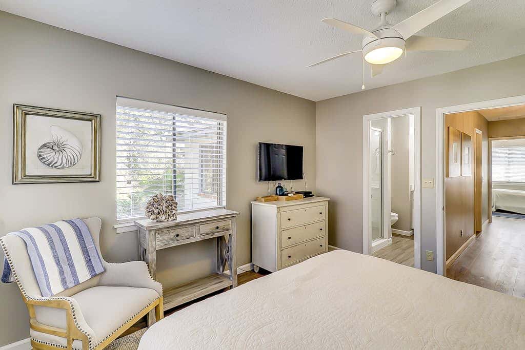 Snowbird dog friendly villa with WiFi, 2 patios, & grill  pool beach access