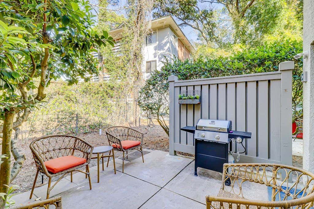 Snowbird dog friendly villa with WiFi, 2 patios, & grill  pool beach access