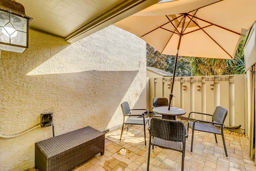Snowbird dog friendly villa with WiFi, 2 patios, & grill  pool beach access