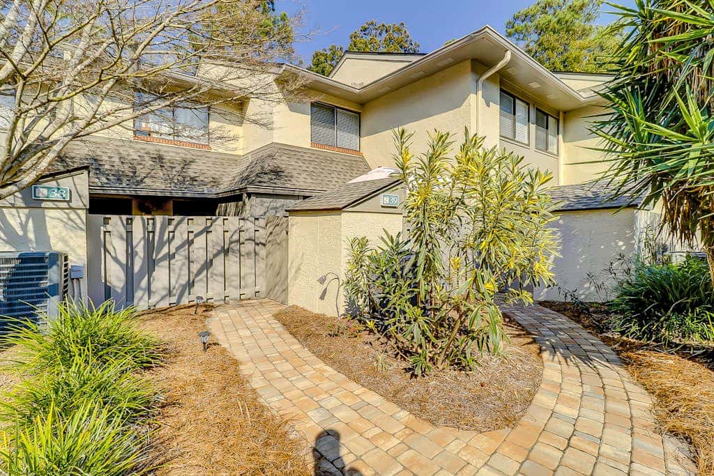 Snowbird dog friendly villa with WiFi, 2 patios, & grill  pool beach access