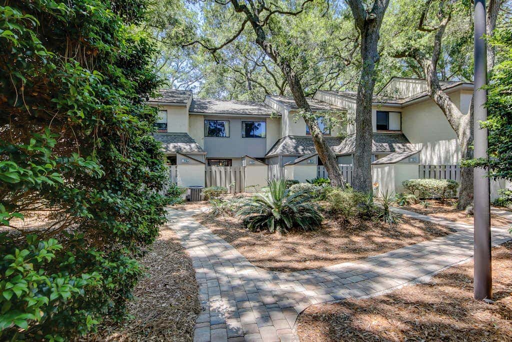 Snowbird dog friendly villa with WiFi, 2 patios, & grill  pool beach access