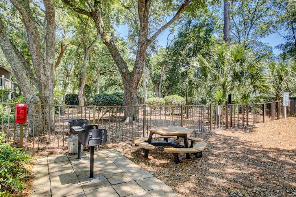 Snowbird dog friendly villa with WiFi, 2 patios, & grill  pool beach access