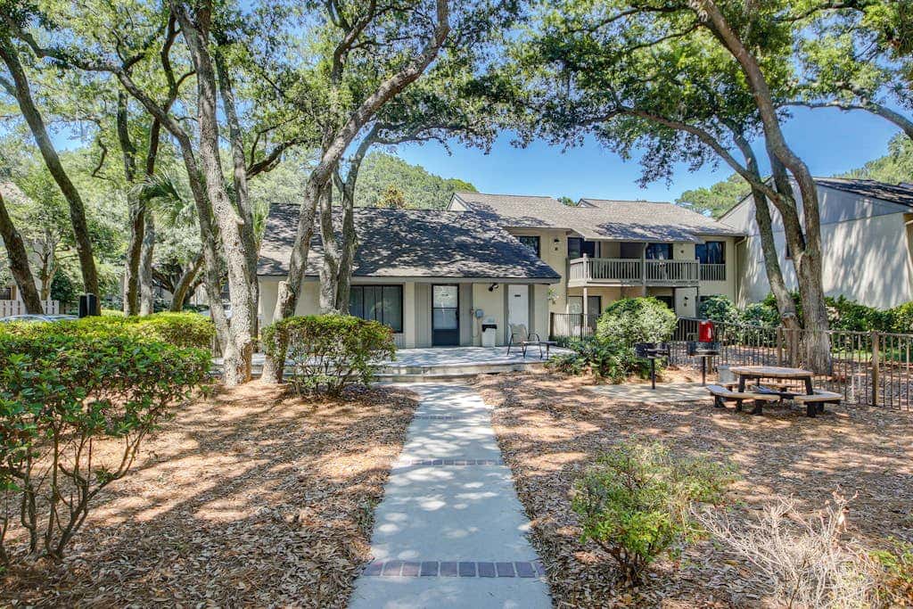 Snowbird dog friendly villa with WiFi, 2 patios, & grill  pool beach access