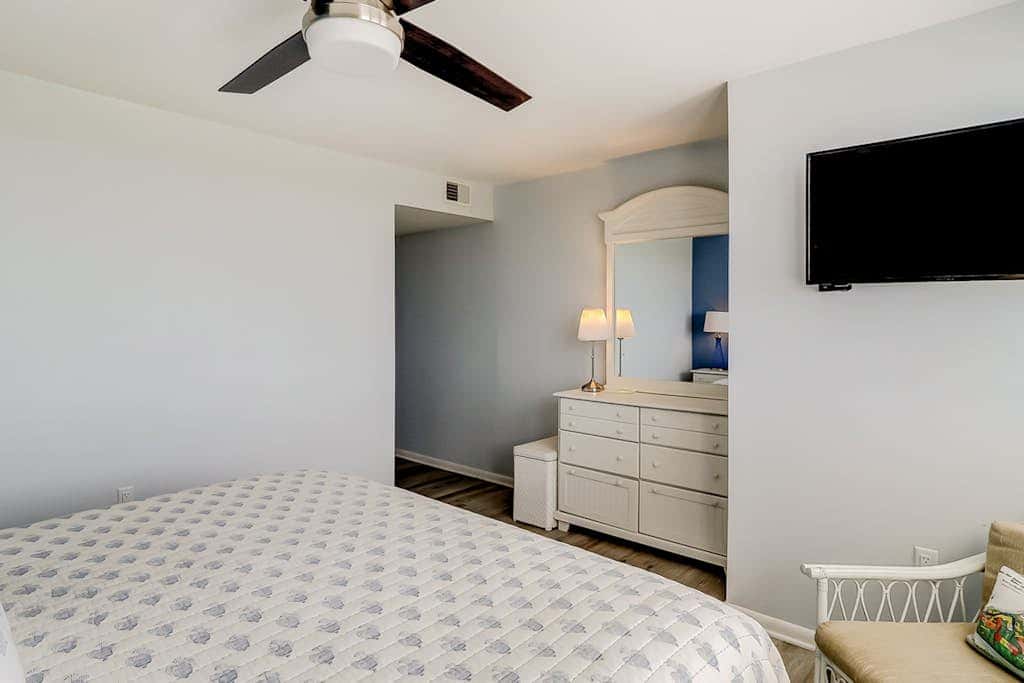Beachfront escape with pools, hot tub, WiFi, washer dryer, & central AC