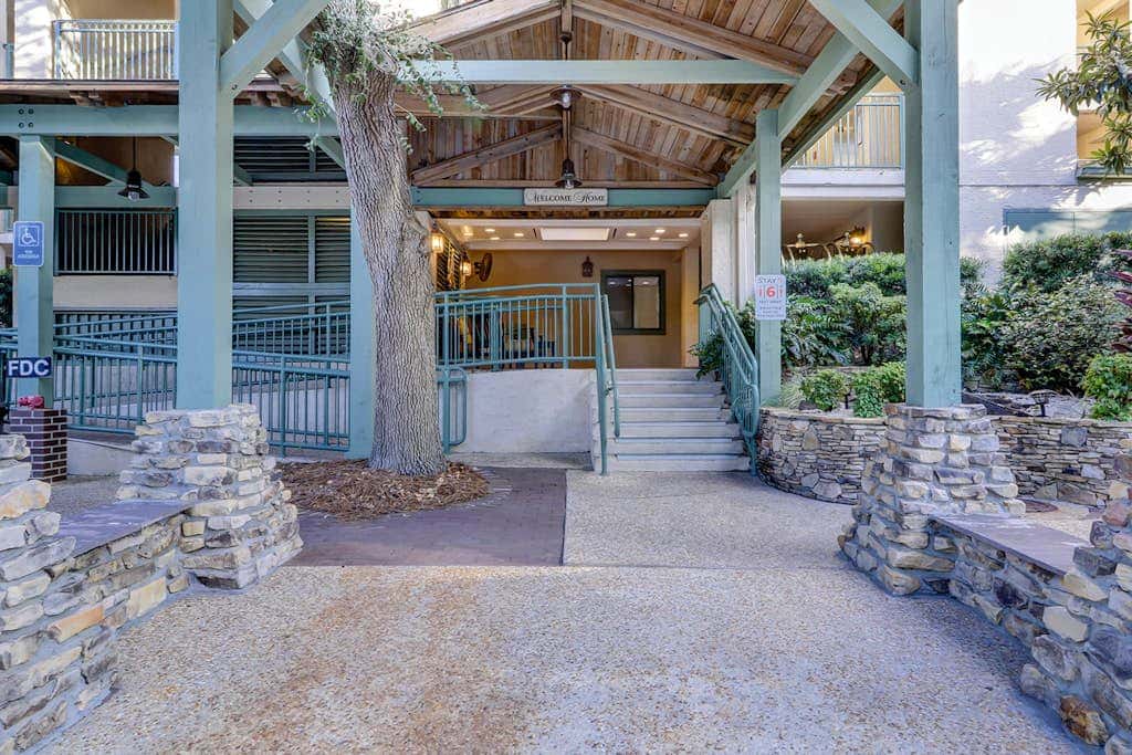 Beachfront escape with pools, hot tub, WiFi, washer dryer, & central AC