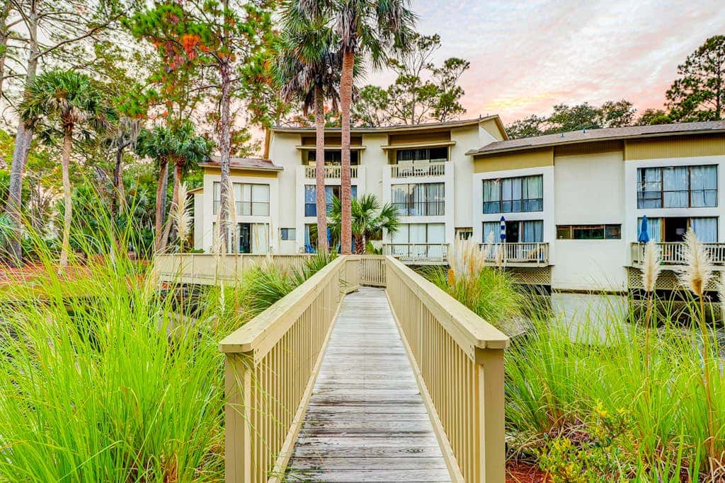Hilton Head Island condo with water-view patio, pool, & easy beach access