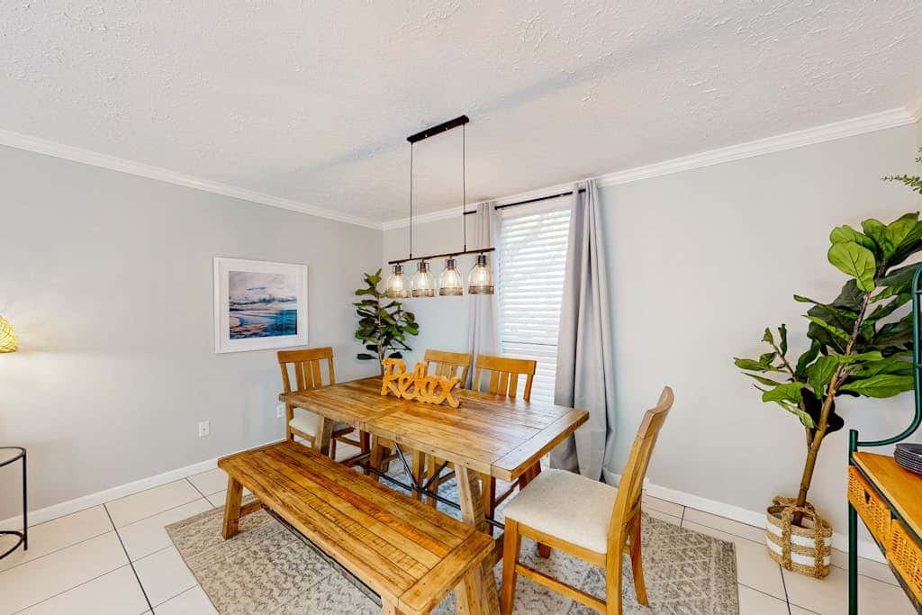 Hilton Head Island condo with water-view patio, pool, & easy beach access