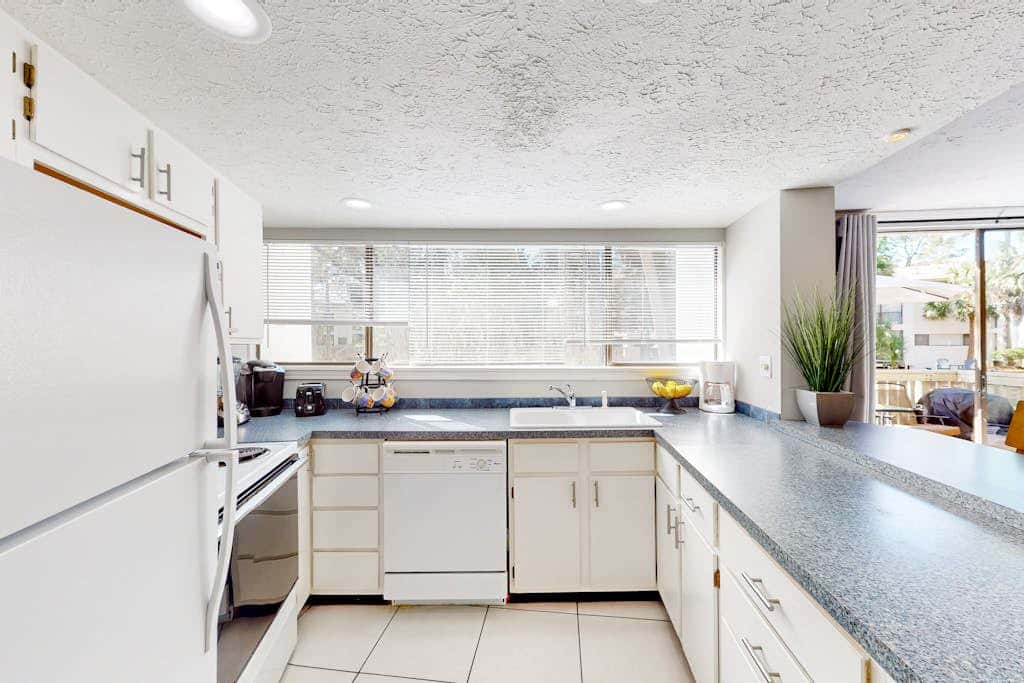 Hilton Head Island condo with water-view patio, pool, & easy beach access