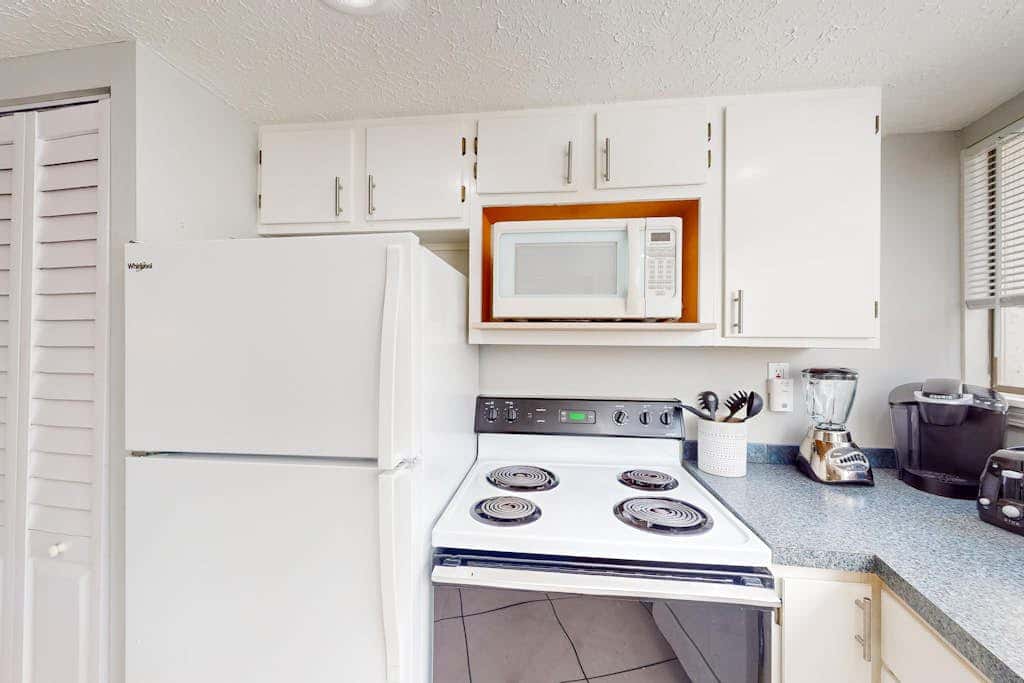 Hilton Head Island condo with water-view patio, pool, & easy beach access