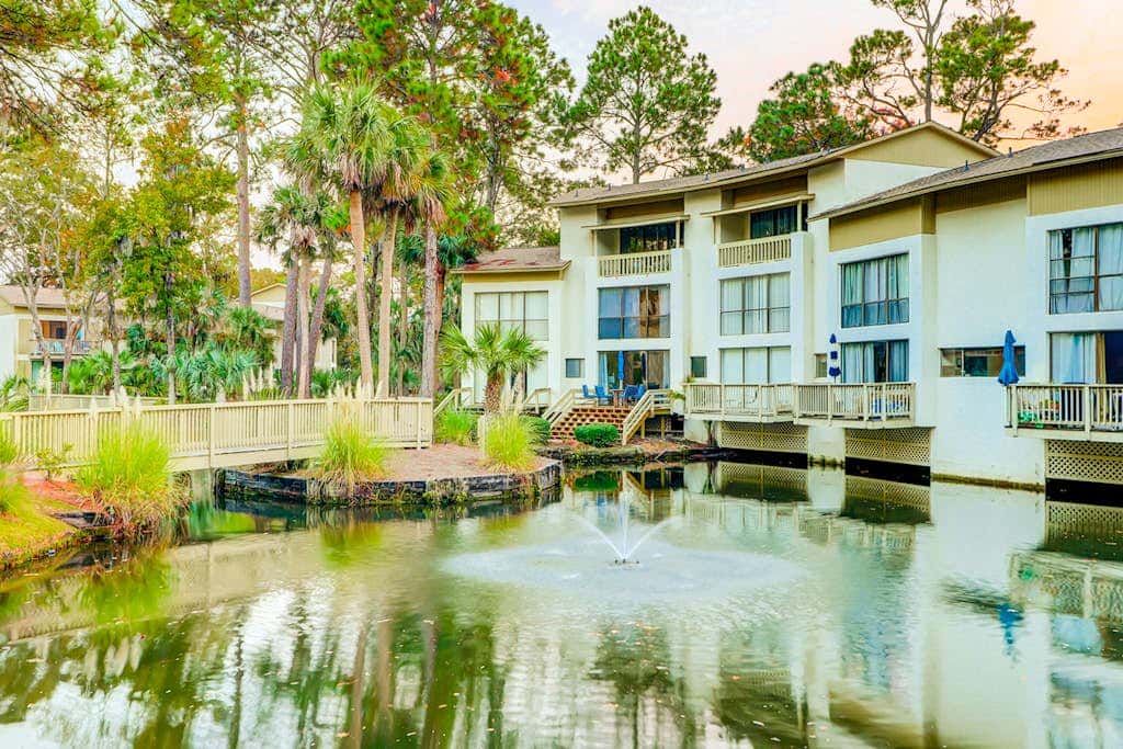 Hilton Head Island condo with water-view patio, pool, & easy beach access