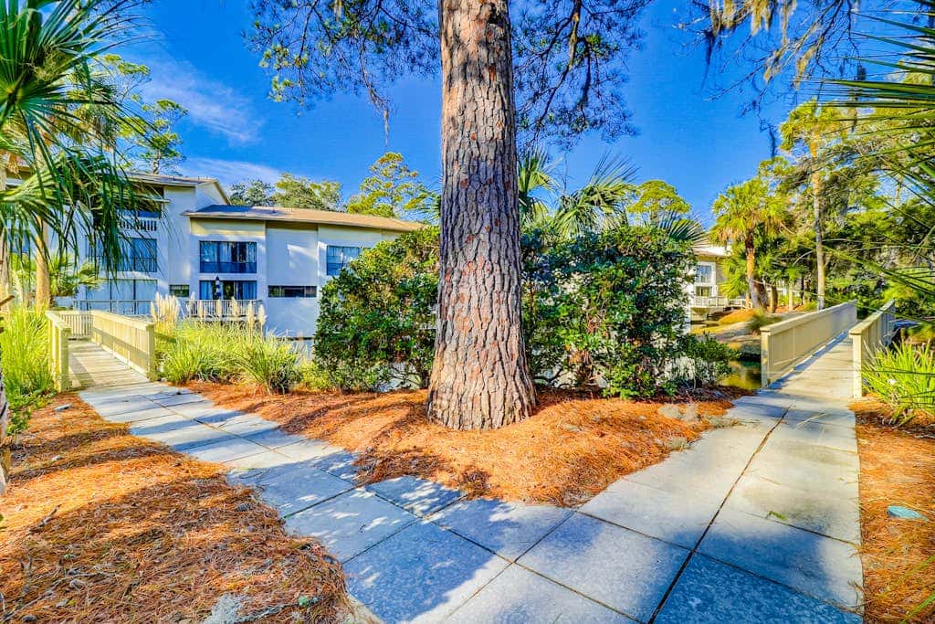 Hilton Head Island condo with water-view patio, pool, & easy beach access