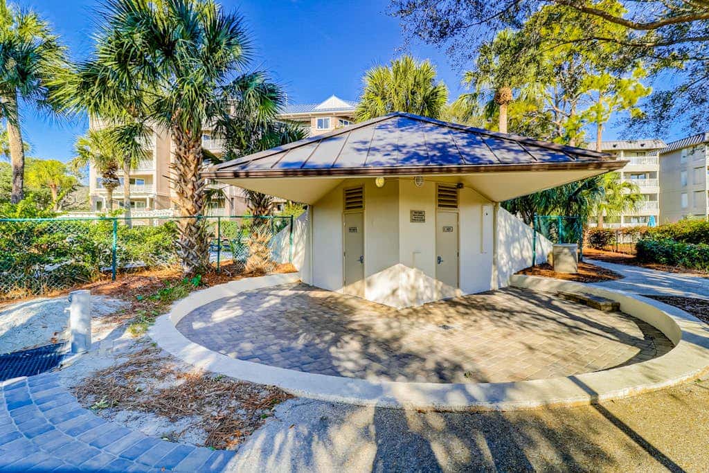 Hilton Head Island condo with water-view patio, pool, & easy beach access