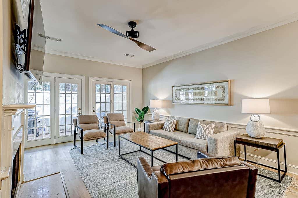 Hilton Head Island townhome with private patio, grill, seasonal pool, & golf