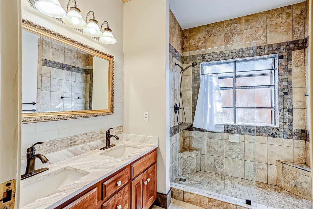Hilton Head Island townhome with private patio, grill, seasonal pool, & golf