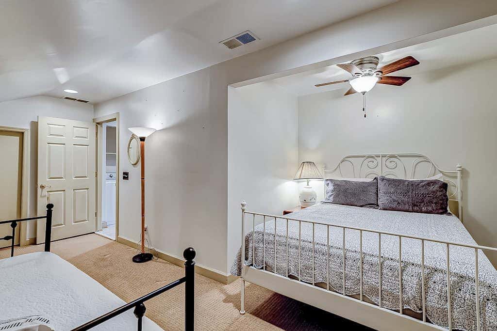 Hilton Head Island townhome with private patio, grill, seasonal pool, & golf