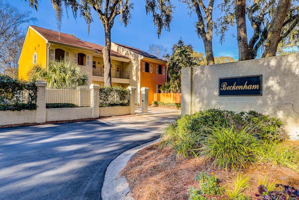 Hilton Head Island townhome with private patio, grill, seasonal pool, & golf