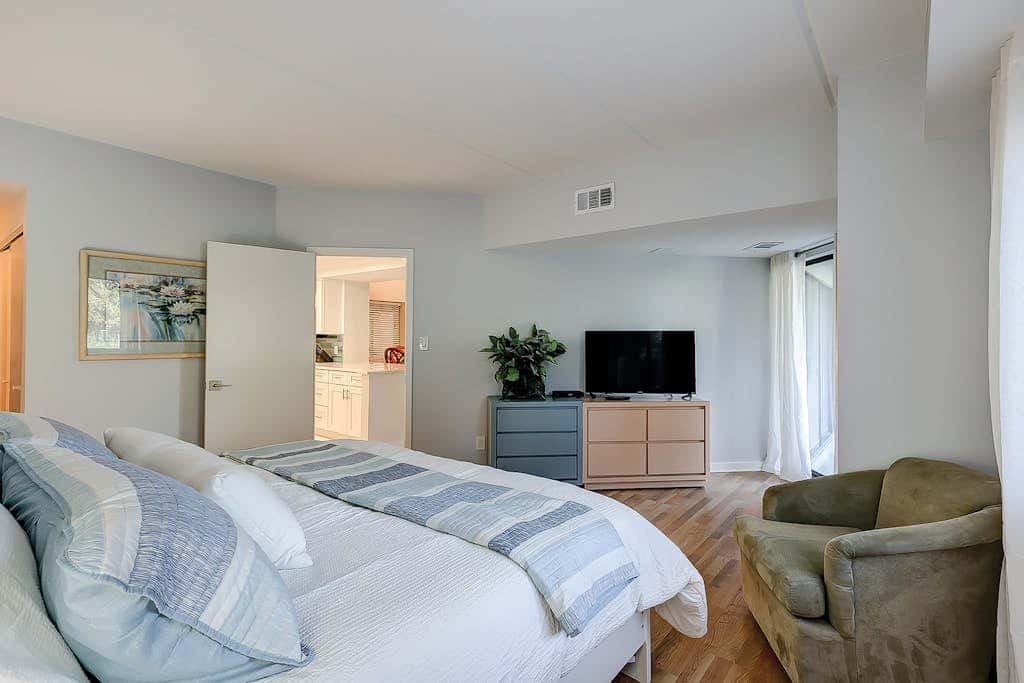 Cozy condo with tennis, pool, beach access, & private furnished balcony