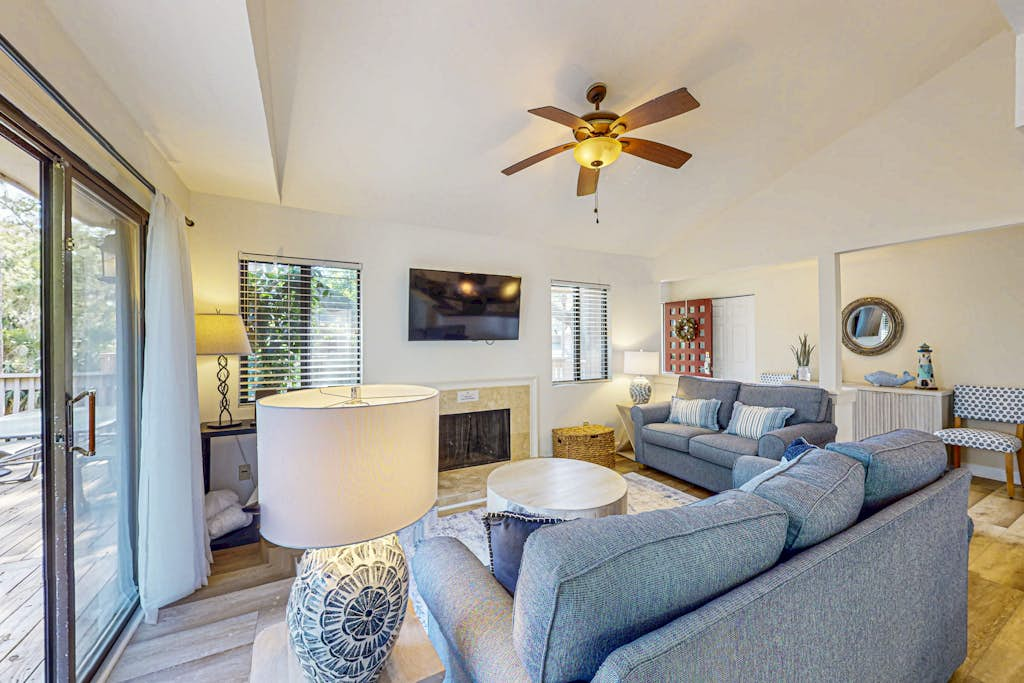 Coastal resort condo with pool, tennis courts, beach access, golf, new deck