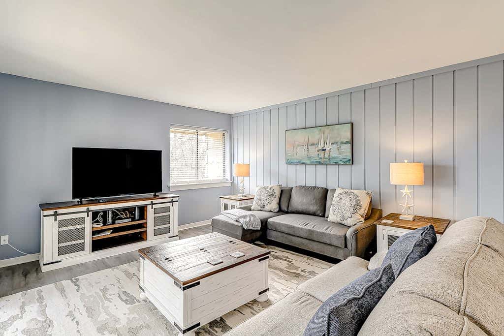 Inviting villa with pool, balcony, beach access & washer dryer  golf nearby