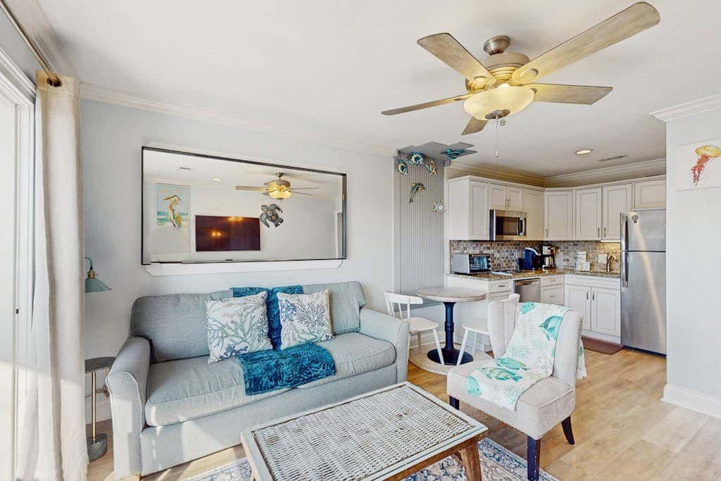 Top Floor Condo with Ocean Views, Pool, Balcony & WIFI - Walk to Beach