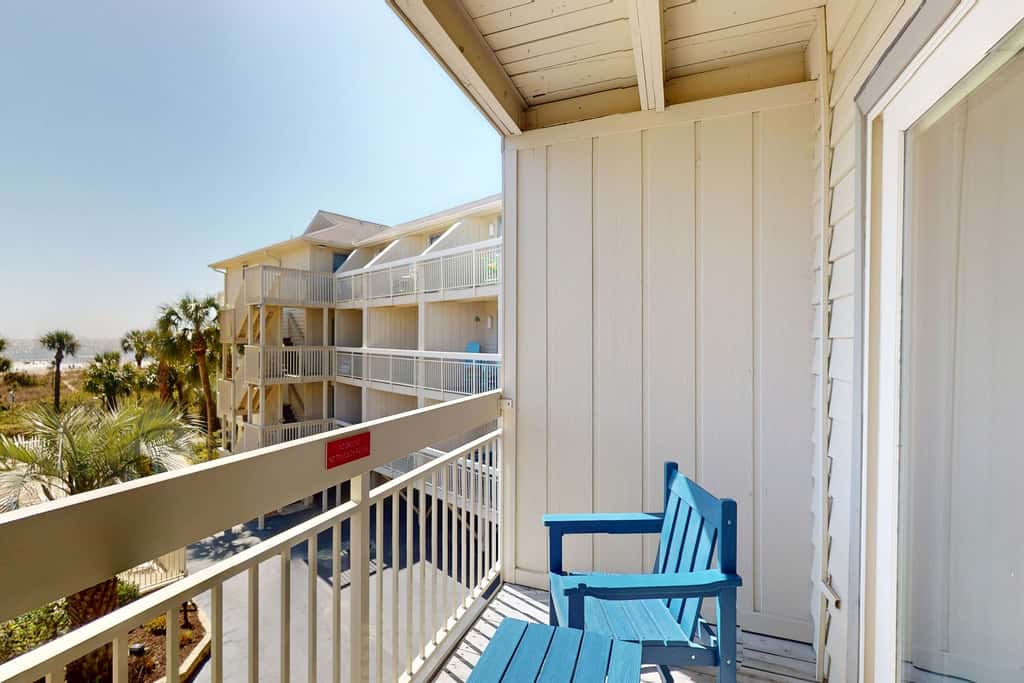 Beach-view condo in oceanfront complex with outdoor pool, beach access & balcony