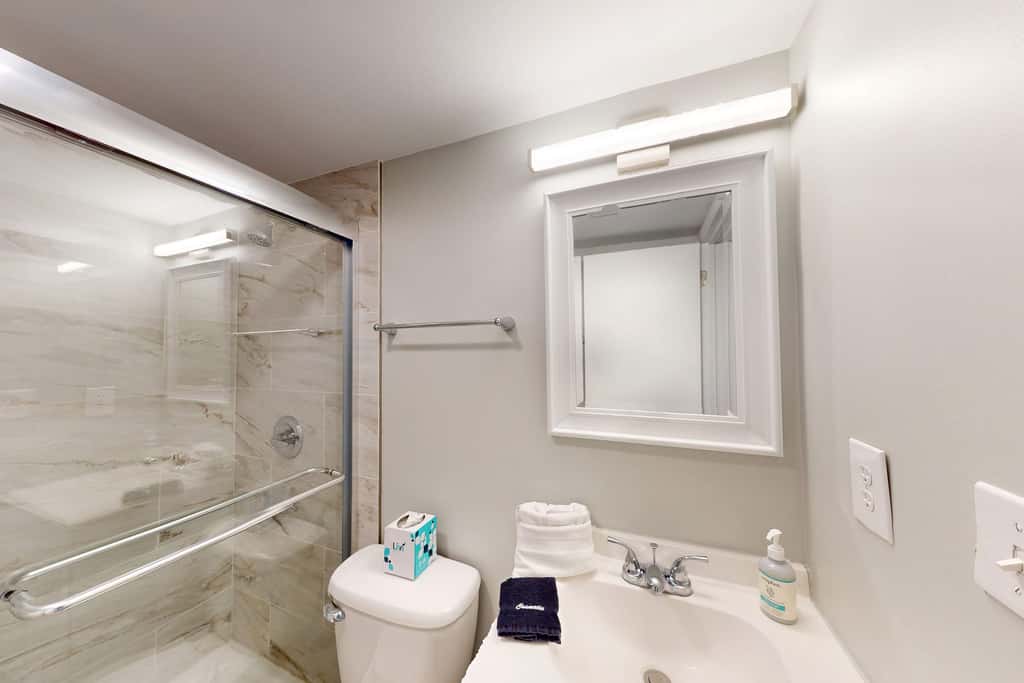 Beach-view condo in oceanfront complex with outdoor pool, beach access & balcony