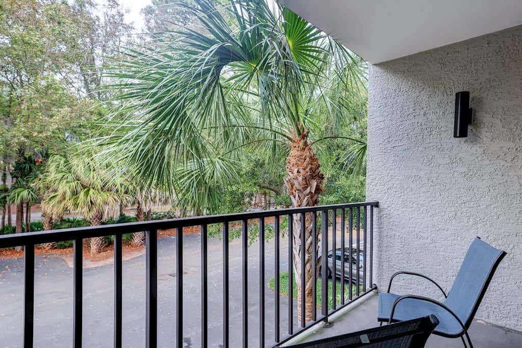 Family-friendly condo near the beach with balcony, central AC, & shared pool