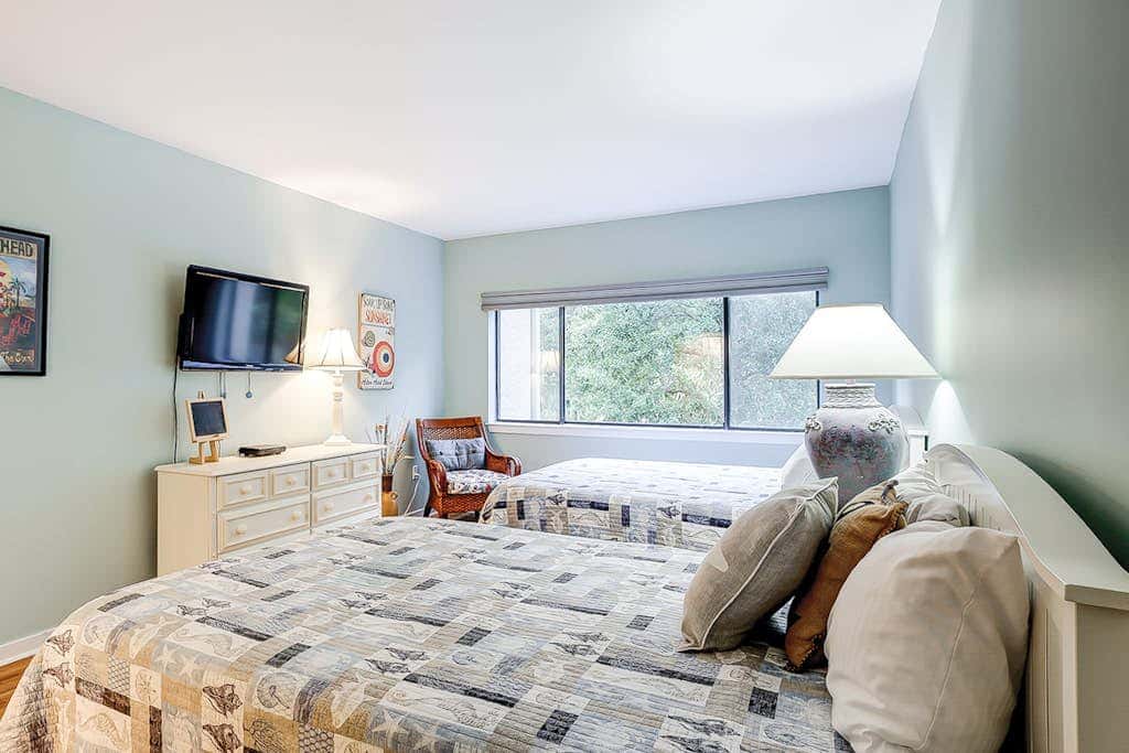 Family-friendly condo near the beach with balcony, central AC, & shared pool
