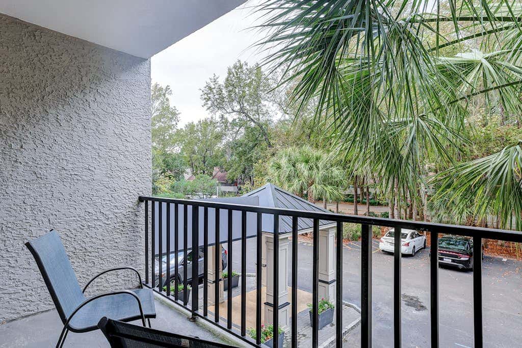 Family-friendly condo near the beach with balcony, central AC, & shared pool