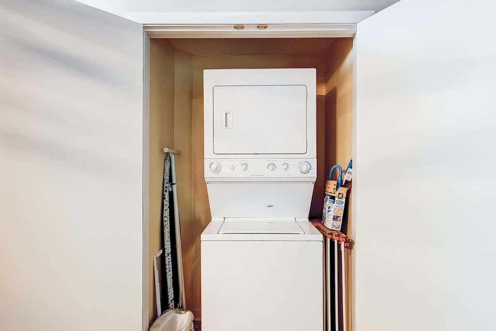 Family-friendly condo near the beach with balcony, central AC, & shared pool