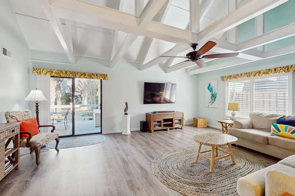 Gated community home with lagoon & pools Near Beaches & Dog Friendly