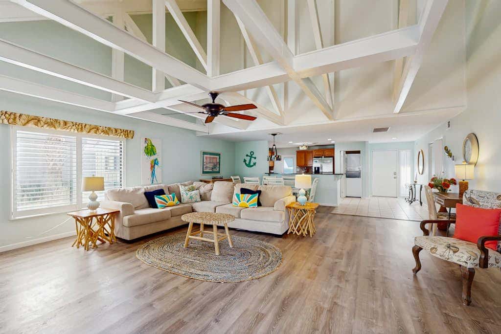 Gated community home with lagoon & pools Near Beaches & Dog Friendly