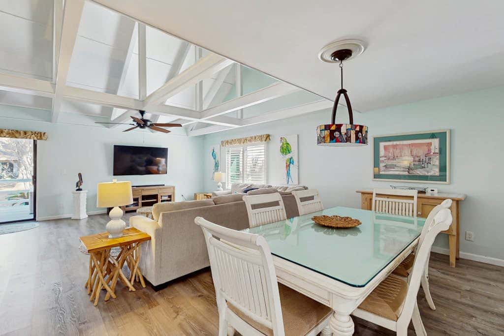 Gated community home with lagoon & pools Near Beaches & Dog Friendly