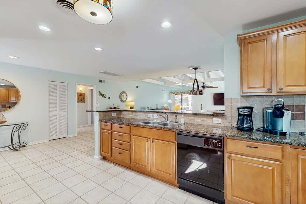 Gated community home with lagoon & pools Near Beaches & Dog Friendly