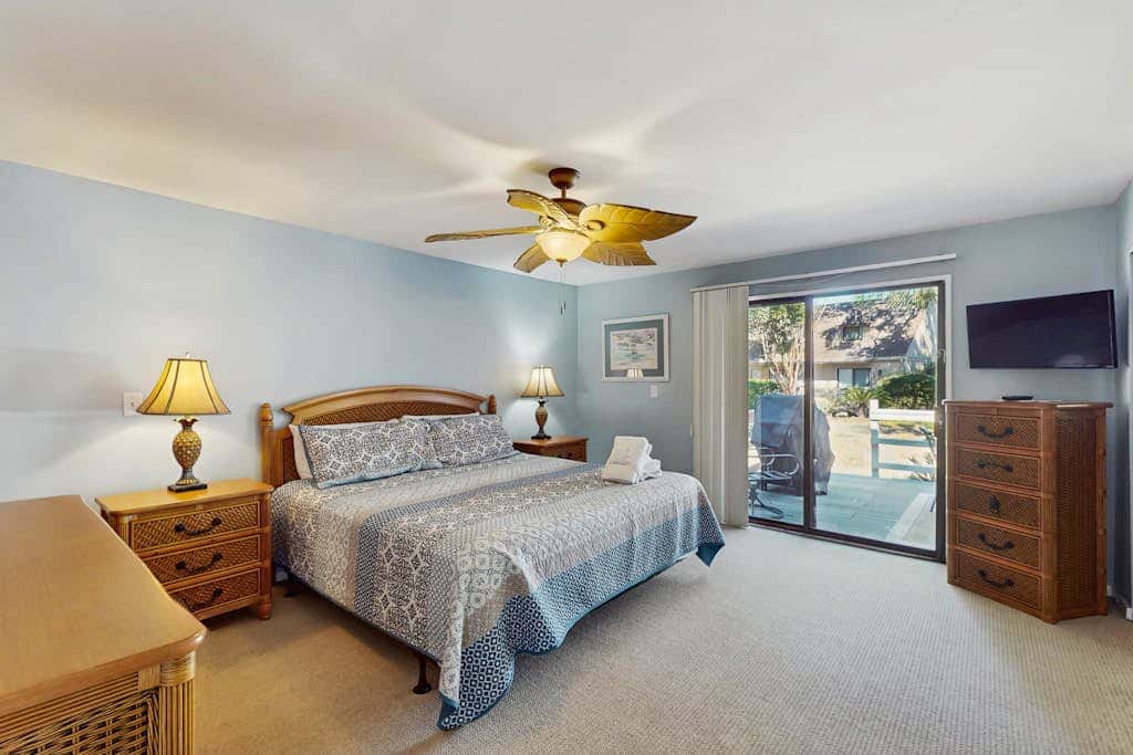 Gated community home with lagoon & pools Near Beaches & Dog Friendly