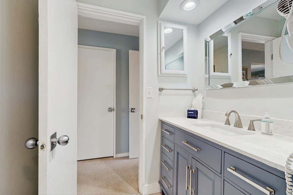 Gated community home with lagoon & pools Near Beaches & Dog Friendly