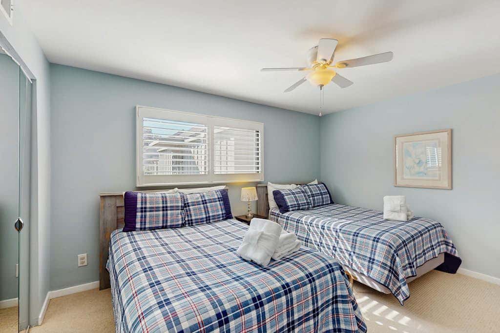 Gated community home with lagoon & pools Near Beaches & Dog Friendly